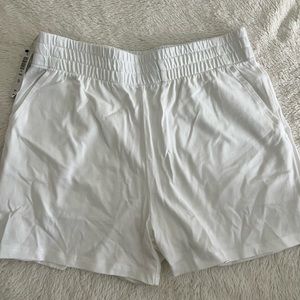 Aritzia TNA white shorts XS new with tags